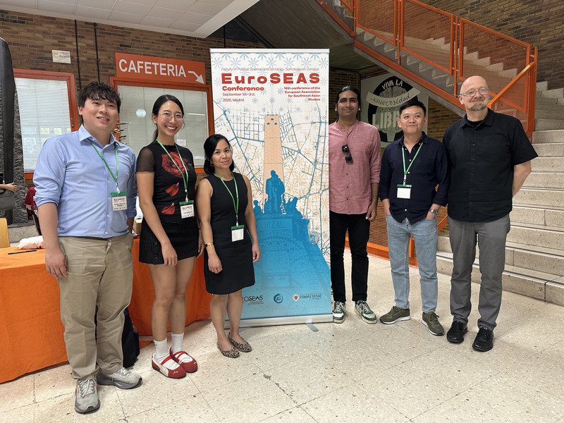 Bild von Tuwanont Phattharathanasut, Bancharat Polpila, Teresa Jopson, Adhiraaj Anand, Mark Vong, Wolfram Schaffar Bild von Tuwanont Phattharathanasut, Bancharat Polpila, Teresa Jopson, Adhiraaj Anand, Mark Vong, Wolfram Schaffar