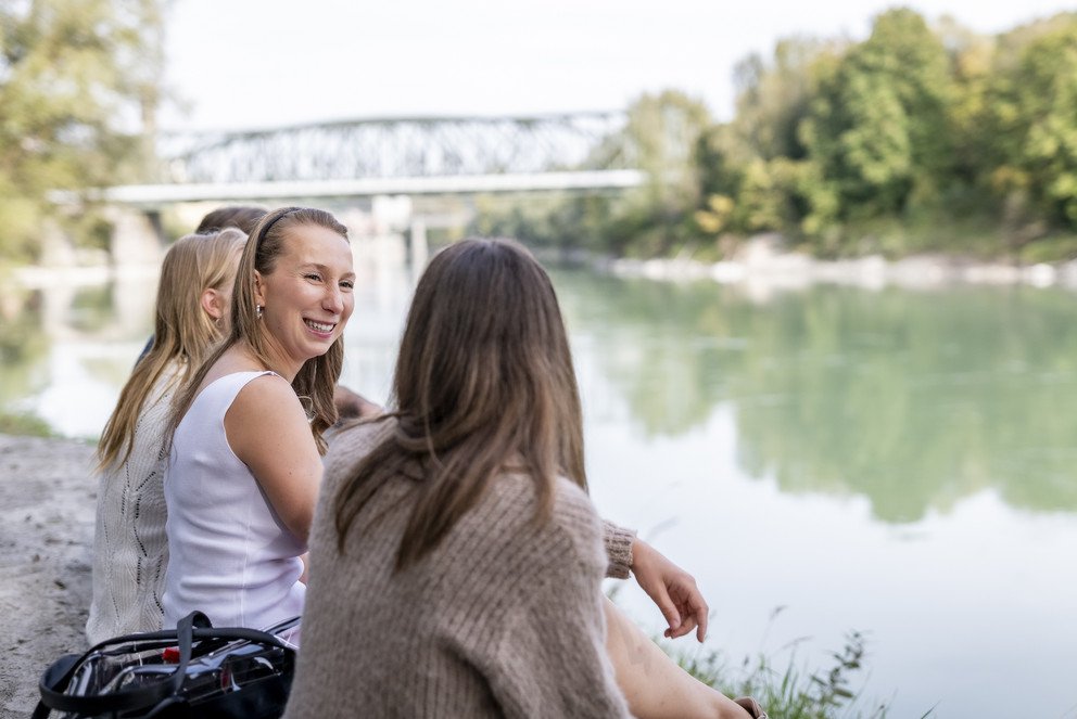 Students at the river Inn