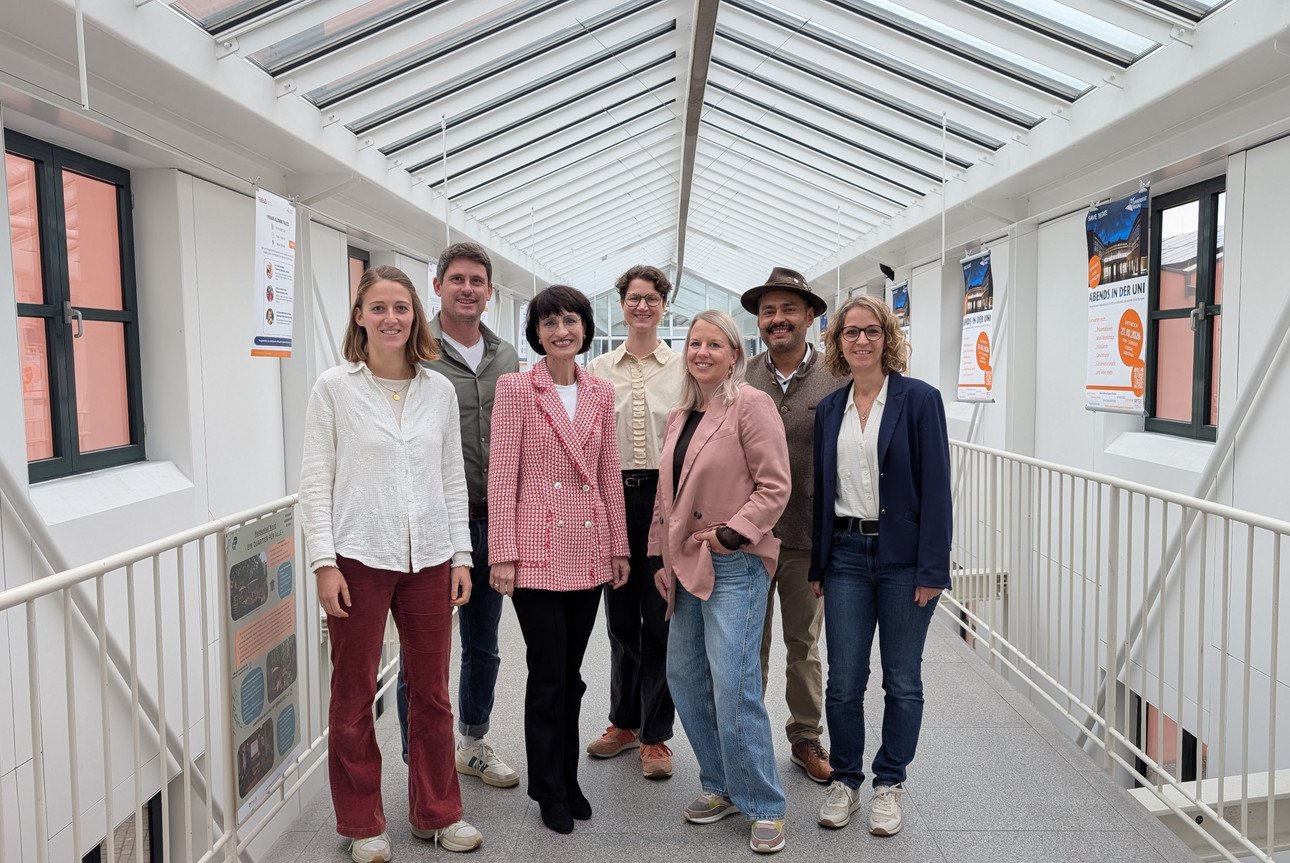 Prof. Dr. Axinja Hachfeld (Zweite von rechts) mit ihren Mitarbeiterinnen und Mitarbeiter