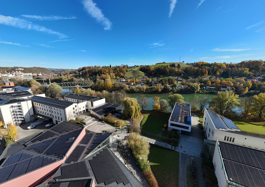Photovoltaik-Anlage auf den Dächern der Universitätsgebäude; Foto: Universität Passau