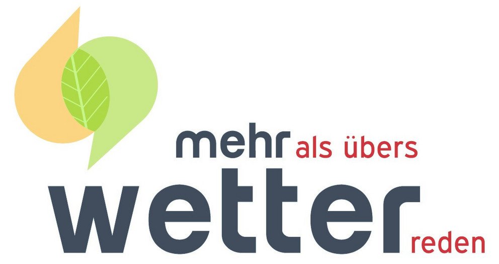 Das Logo des Projekts. Oben Links bilden eine gelbe und eine grüne Sprechblase in der Mitte wo Sie aufeinander treffen, ein Blatt eines Baumes. Daran anschließend steht der Forschungstitel: mehr als übers Wetter reden. 