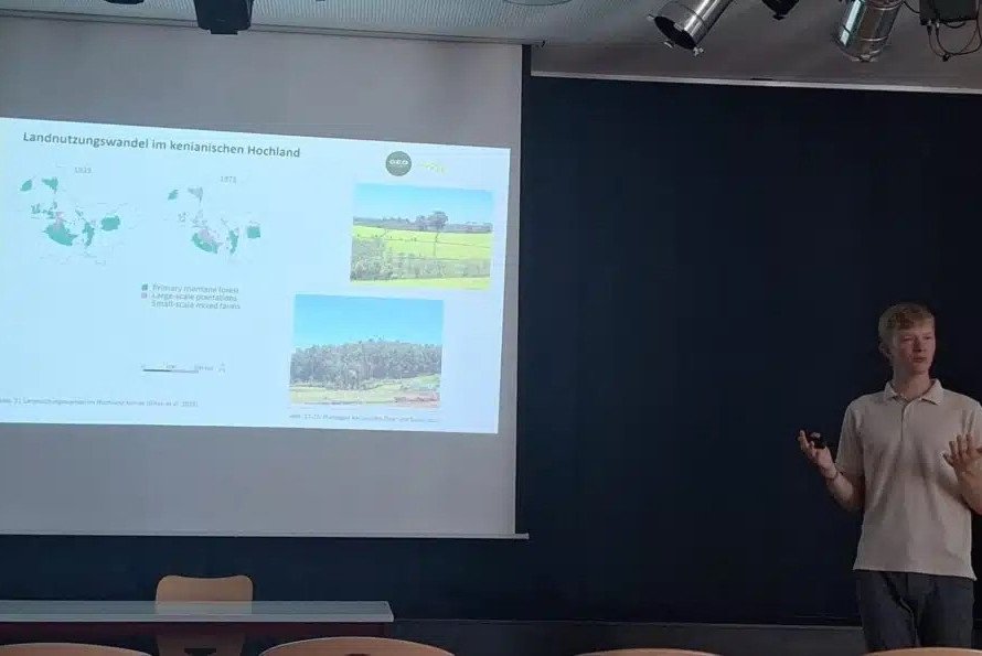 Jonas Wagener referiert am Comenius Gymnasium Deggendorf