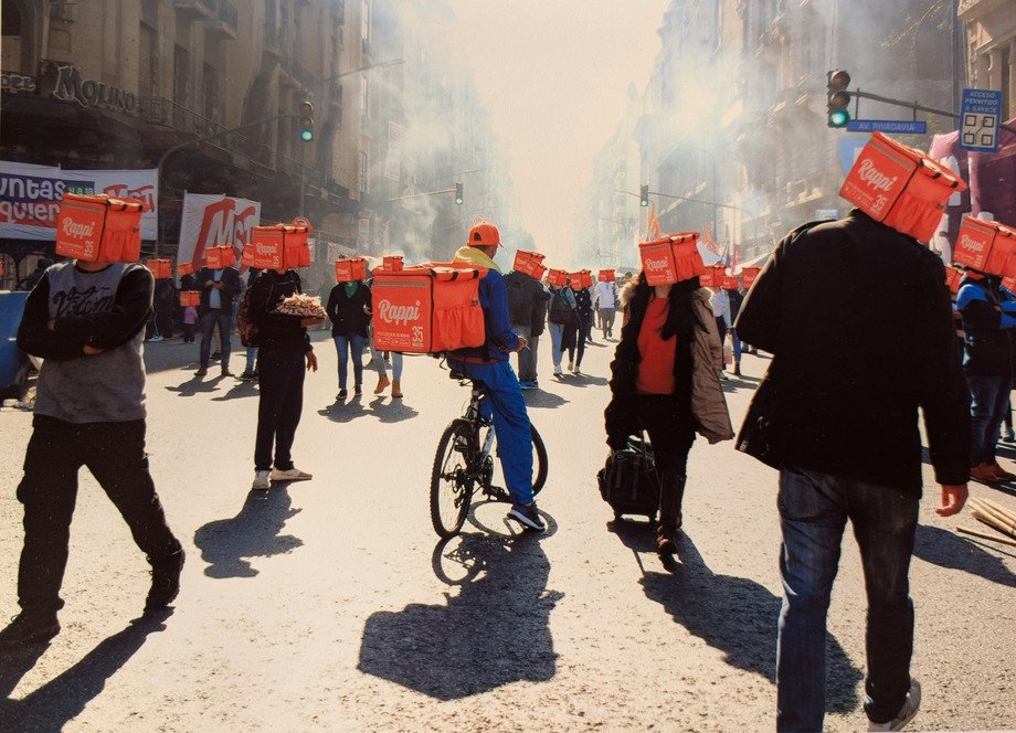 Menschenmenge in einer Stadt Project Platformisation: The impact of digital platforms on democracy in the Global South