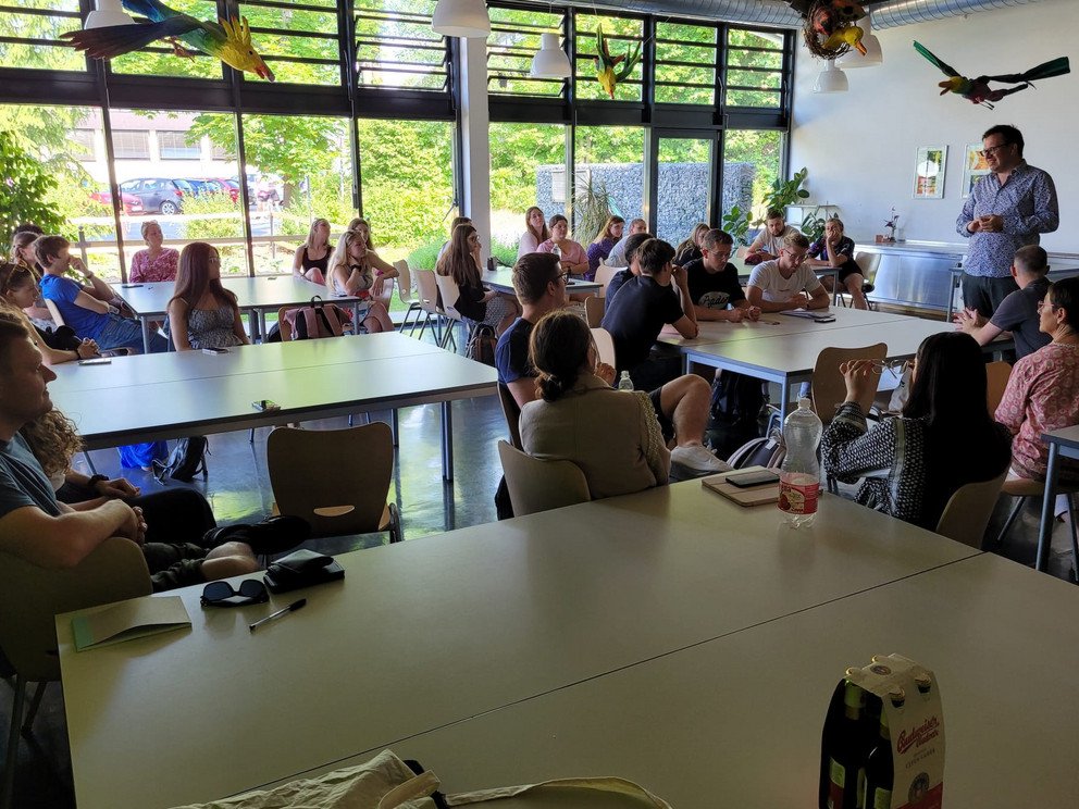 Studierende in einem Seminarraum