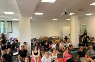 Gruppe Studierender beim Workout