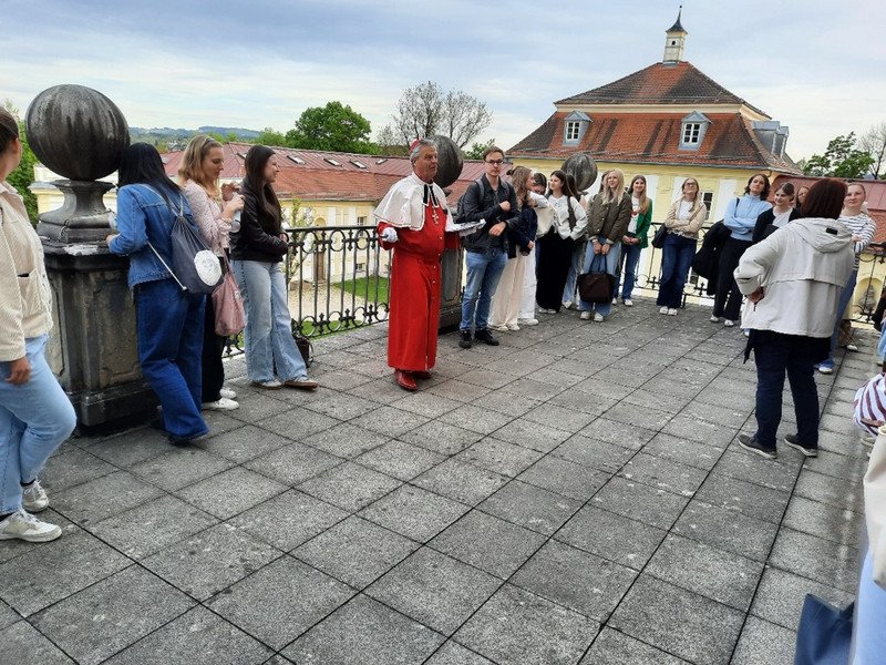 Prof. Dr. Hans Mendl (Inhaber des Lehrstuhls f&uuml;r Religionsp&auml;dagogik und Didaktik des Religionsunterrichts) dankte Stefan Kamper f&uuml;r die engagierte F&uuml;hrung; Foto: Mendl