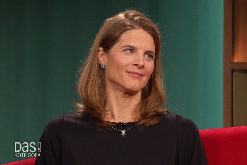 NS-Expertin Dr. Linda von Keyserlingk-Rehbein von der Universität Passau auf dem Roten Sofa des NDR (Screenshot aus der Sendung; Copyright: NDR)