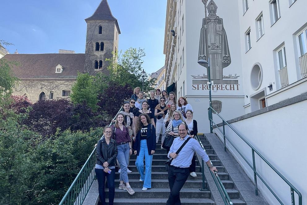 Passau students and colleagues from the Czech Republic and Austria visit the KPH Vienna/Krems. Photos: Private Passau students and colleagues from the Czech Republic and Austria visit the KPH Vienna/Krems. Photos: Private