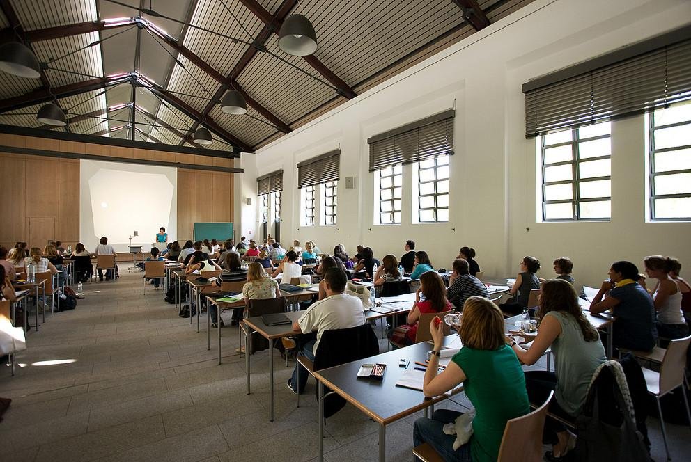 Studenten Innsteg Aula der Univesität Passau Studenten Innsteg Aula