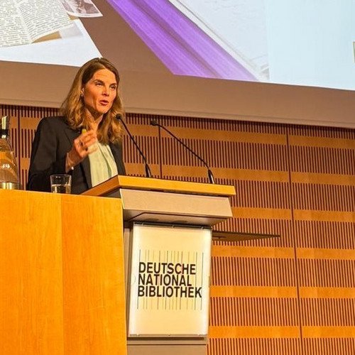 Dr. Linda von Keyserlingk bei der Er&ouml;ffnung der Ausstellung &bdquo;Ich habe die tschechische Sprache geheiratet. Reiner Kunze und die tschechische Poesie&rdquo; im Vortragssaal der Deutschen Nationalbibliothek in Frankfurt am Main am 29. September 2026