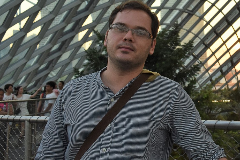Dr. Simon Rowedder