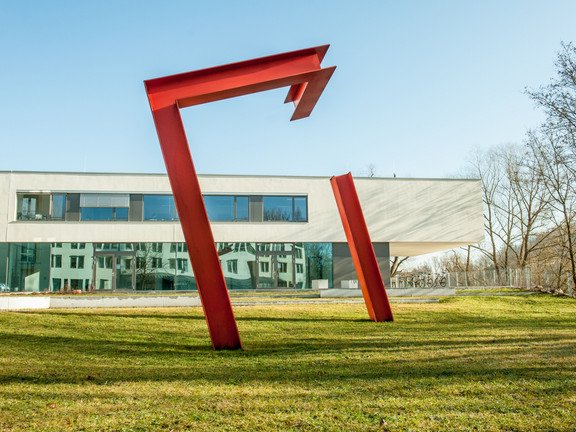 ZMK mit Kunstobjekt