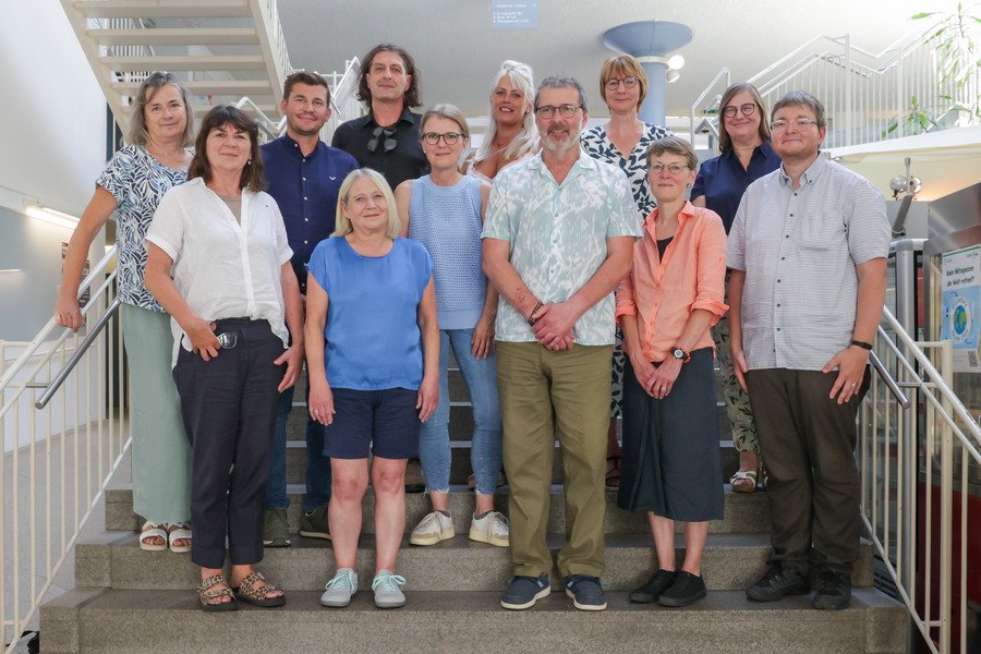 (v.l.) Susanne Bibelriether, Heidi Riederer, Josef Köberl, Heidi Hausinger, Michael Hagleitner, Silvia Lehmbeck, Tatjana Müller, Armin Pangerl, Birgit Schwenger, Susannah Davis, Petra Schilling, Florian Stelzer; Foto: Personalrat Universität Passau