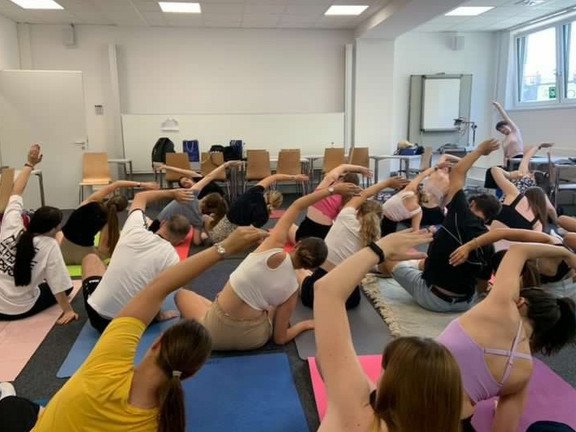 Gruppe macht Workouts